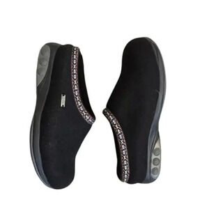 Women’s Therafit Black Slip On Felt Shoes Sz 6.5-7